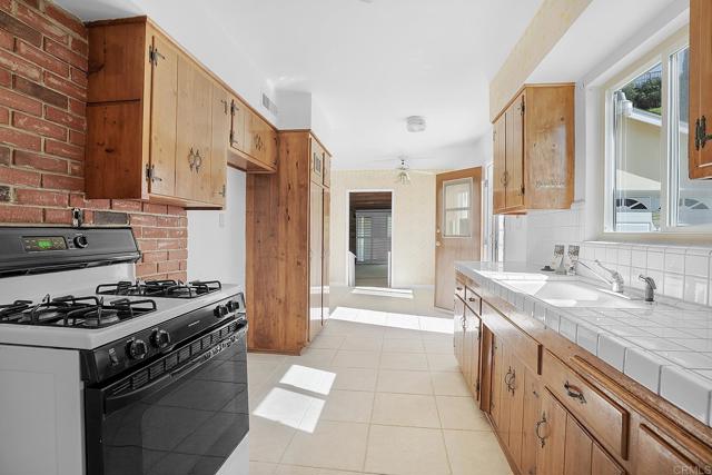 Detail Gallery Image 9 of 28 For 1003 Manchester, National City,  CA 91950 - 3 Beds | 2 Baths