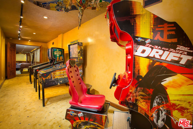 10066 Cielo Drive, Beverly Hills CA: https://media.crmls.org/mediaz/204f940d-0534-4a42-9702-01623c9bb646.jpg