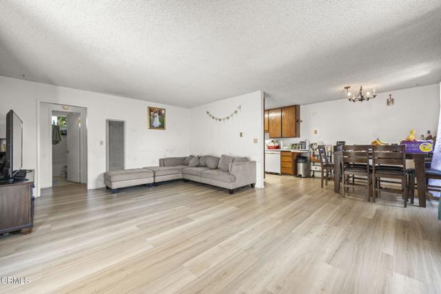 1401 Glenwood Drive, Oxnard CA: https://media.crmls.org/mediaz/204fd60a-c3b8-4ea3-bfcd-7166c5af3ec5.jpg