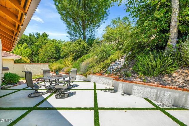 4559 Rayburn Street, Westlake Village CA: https://media.crmls.org/mediaz/20502269-91ca-4435-b36a-9736c67546c4.jpg