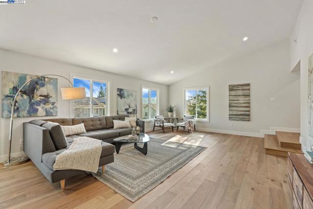 25 Mackenzie Pl, Danville CA: https://media.crmls.org/mediaz/20504956-5063-49bc-8118-661366073dcd.jpg