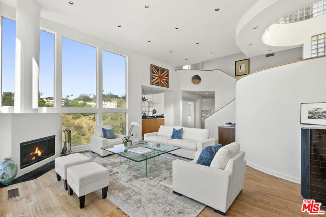 3670 Avenida Del Sol, Studio City CA: https://media.crmls.org/mediaz/20505e63-c430-4b8d-ba41-7d7122451a83.jpg