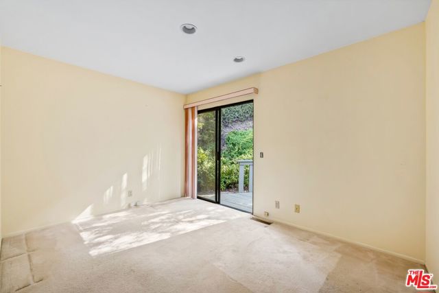 2180 Alcyona Drive, Los Angeles CA: https://media.crmls.org/mediaz/20507370-900e-4440-98d0-b49169d2e129.jpg