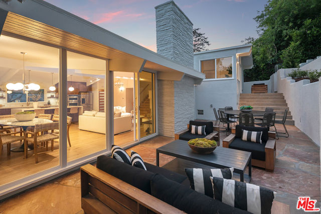 218 N Bundy Drive, Los Angeles CA: https://media.crmls.org/mediaz/2050a6a9-9ddd-4c6d-9953-664dde1725dc.jpg