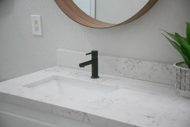 44830 Via Mirabel, La Quinta CA: https://media.crmls.org/mediaz/2050b38c-ca41-4ed7-8158-d3d84fea53e0.jpg