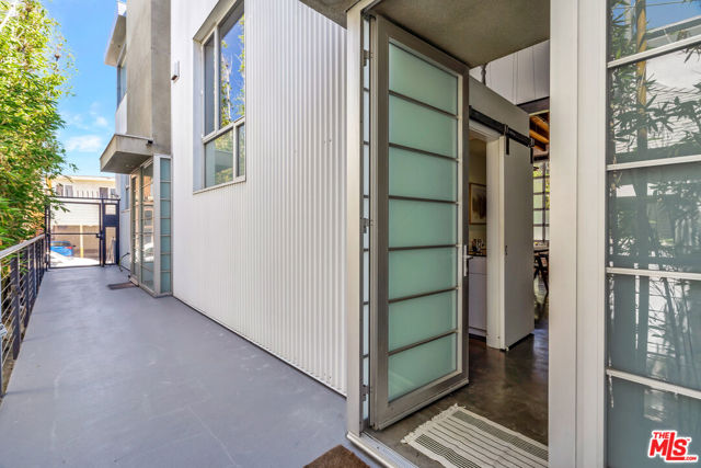 25 Brooks Avenue, Venice CA: https://media.crmls.org/mediaz/2050eae0-d632-49e9-94a2-09f754d09cbd.jpg
