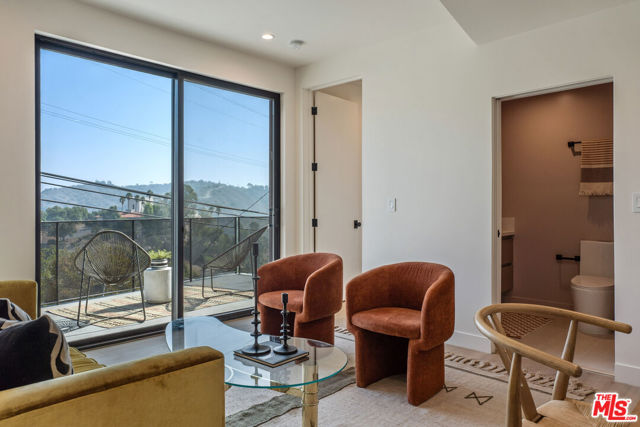 4691 Glenalbyn Drive, Los Angeles CA: https://media.crmls.org/mediaz/2050f1b8-f930-4c4c-997d-2149e32c18e6.jpg