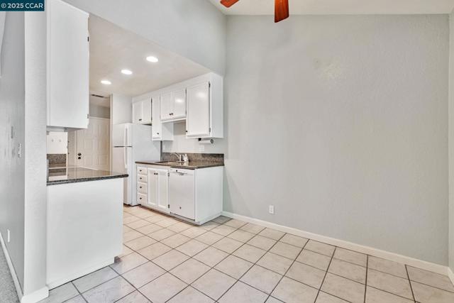 771 Center Ave, Martinez CA: https://media.crmls.org/mediaz/205181b7-dfad-4b29-be4c-e7e4f4e718b4.jpg