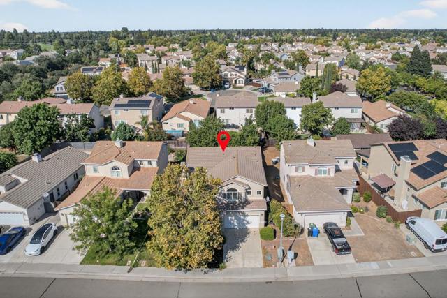5817 Spring Flower Drive, Elk Grove CA: https://media.crmls.org/mediaz/20518508-a277-4f6d-bc60-8067fde3a8cd.jpg