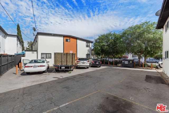 7601 Whitsett Avenue photo 4