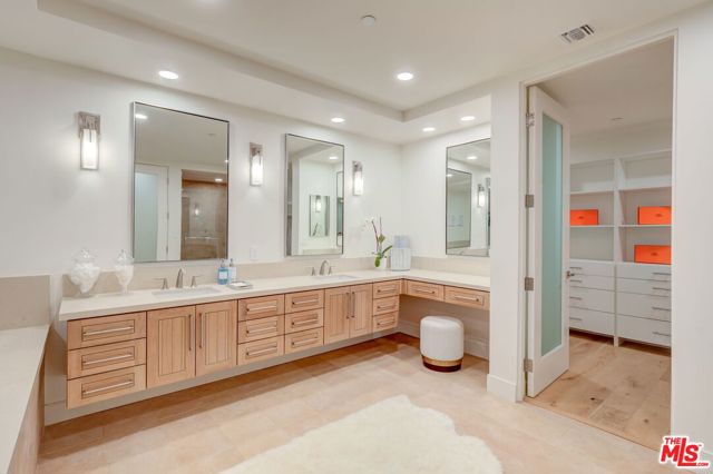 17325 Castellammare Drive, Pacific Palisades CA: https://media.crmls.org/mediaz/2051e56f-cd86-493f-9f1b-5c6bfd9380ac.jpg