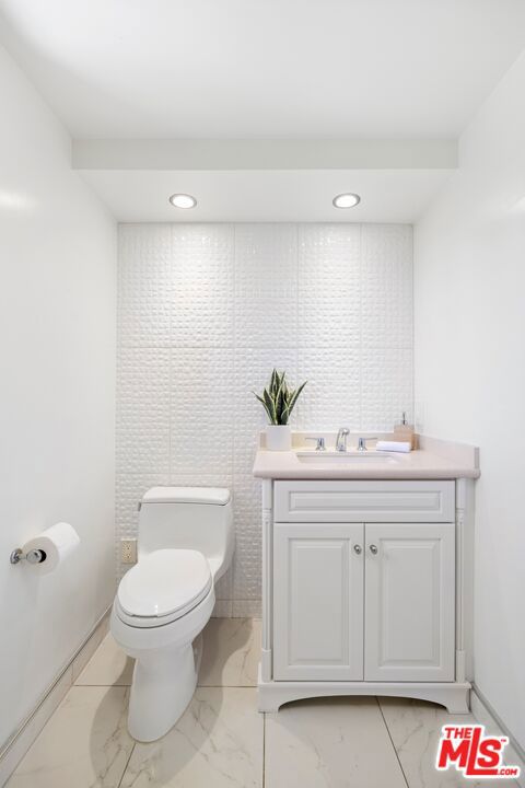 https://media.crmls.org/mediaz/2051f636-40bd-44fd-bae4-32d72029e1f5.jpg?preset=X-Large