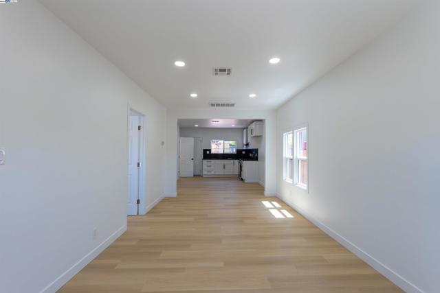 1276 64Th Ave, Oakland CA: https://media.crmls.org/mediaz/2052bb72-ff58-4758-b2ba-ba4df69fc0c1.jpg