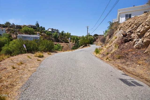 8554 Hillcroft Drive, West Hills CA: https://media.crmls.org/mediaz/2052effd-22be-4b44-bfc1-fd0cf2ee8df5.jpg