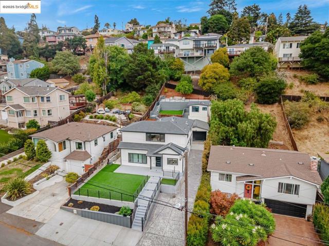 7900 Michigan Ave, Oakland CA: https://media.crmls.org/mediaz/2052f215-bfd7-443f-a466-ff5ae524e05f.jpg