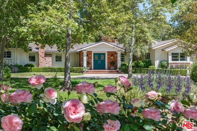 5840 Round Meadow Road, Hidden Hills CA: https://media.crmls.org/mediaz/205360e6-8a35-41f3-ace2-42a55f46f92e.jpg