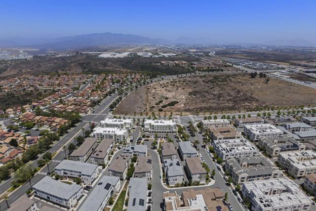 5506 Sandcliff Ln, San Diego CA: https://media.crmls.org/mediaz/20537b69-50af-47ac-a9d5-41ab3b3ba873.jpg
