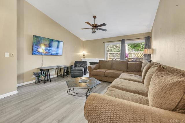 Detail Gallery Image 11 of 30 For 2427 Turnbridge, Escondido,  CA 92027 - 2 Beds | 2 Baths