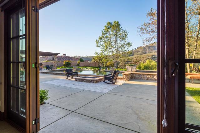 4258 Via Ravello, Rancho Santa Fe CA: https://media.crmls.org/mediaz/205433c9-fbee-47a6-b0d7-c9675bec1582.jpg