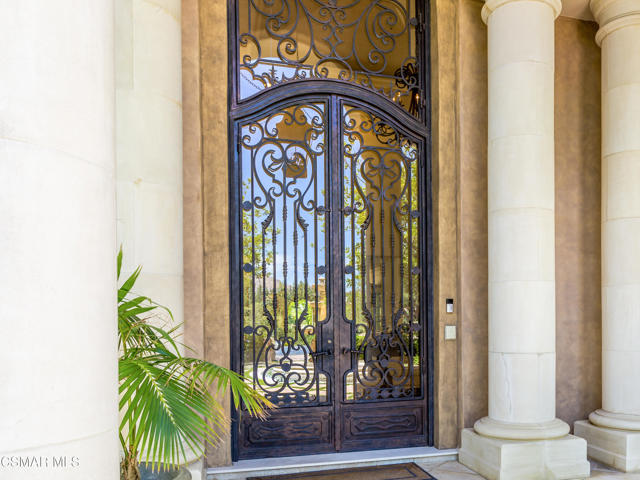 1101 Oak Mirage Place, Westlake Village CA: https://media.crmls.org/mediaz/20543624-b93f-4478-80e4-3832818faba9.jpg