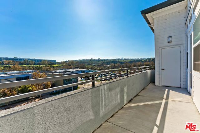 7100 Playa Vista Drive, Playa Vista CA: https://media.crmls.org/mediaz/2054d329-b619-4b79-9769-f19568b51010.jpg