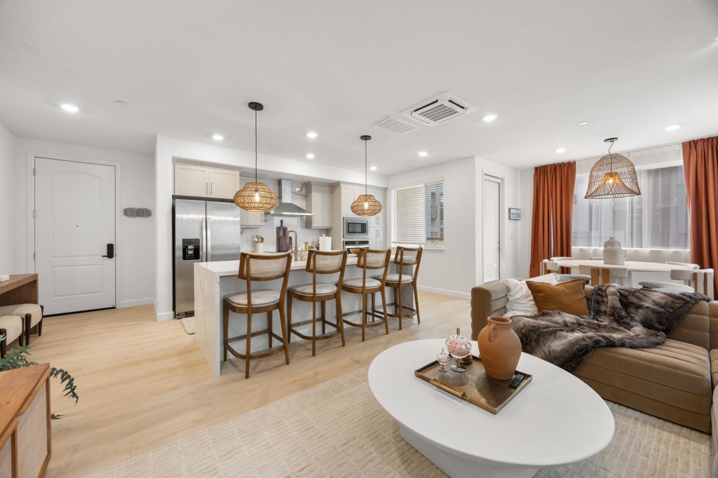 3281 Eagle Ct Dr #201