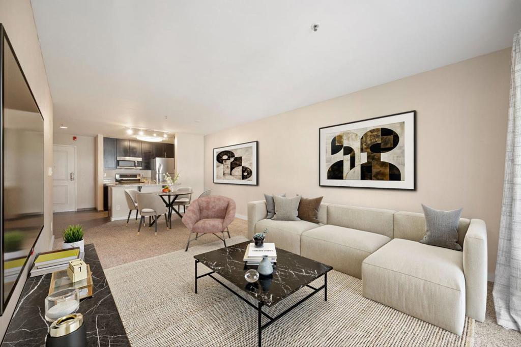 6400 Christie #2208
