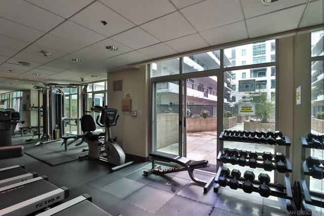 425 W Beech St, San Diego CA: https://media.crmls.org/mediaz/2055b8e6-faca-483b-ba59-2189ef6e5d21.jpg