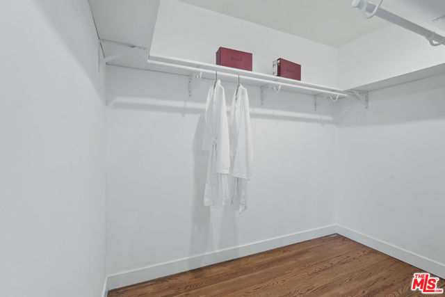 8919 Beverlywood Street, Los Angeles CA: https://media.crmls.org/mediaz/20561d94-e286-454d-9c97-8df621806c2a.jpg