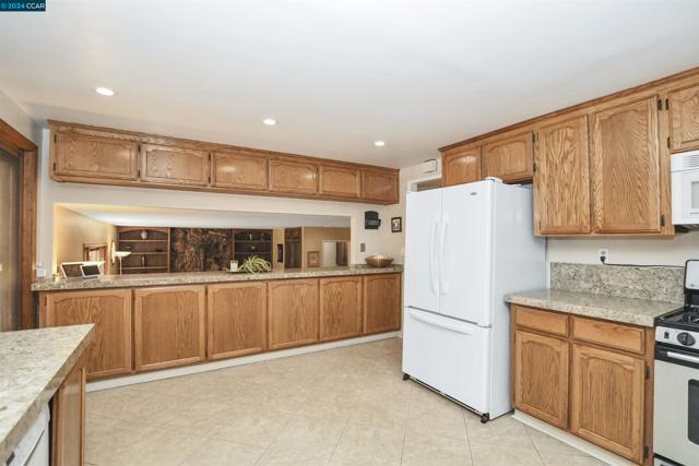 Image 7 of 43 For 4484 Snowberry Ct