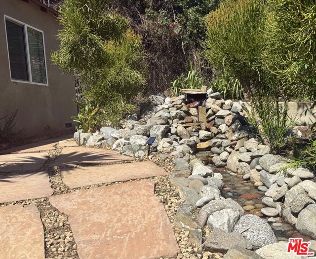 4719 W Wortser Avenue, Sherman Oaks CA: https://media.crmls.org/mediaz/20567561-a15d-4bfc-94ef-8a3cc73e82a2.jpg