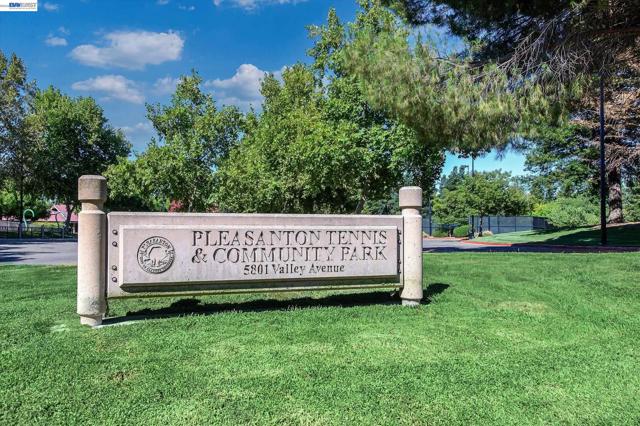 5943 Corte Arboles, Pleasanton CA: https://media.crmls.org/mediaz/20567efe-f4ef-488b-8324-b0019ccd8a4d.jpg