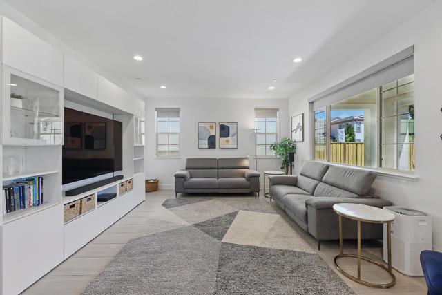 410 E Redberry Place, Mountain House CA: https://media.crmls.org/mediaz/2056a2aa-3483-4eab-a92d-51c5079f32c1.jpg