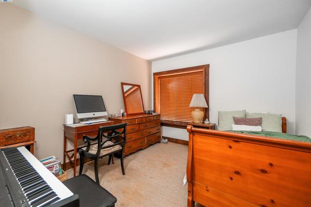 21 Red Rock Way, San Rafael CA: https://media.crmls.org/mediaz/2056a960-1777-4db4-a8af-15411ba1f3c2.jpg