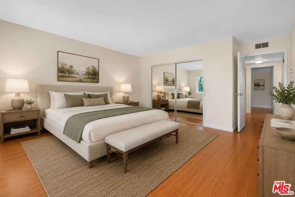 https://media.crmls.org/mediaz/2056ace0-2246-4b39-8bda-0e5805b5de33.jpg?preset=X-Large