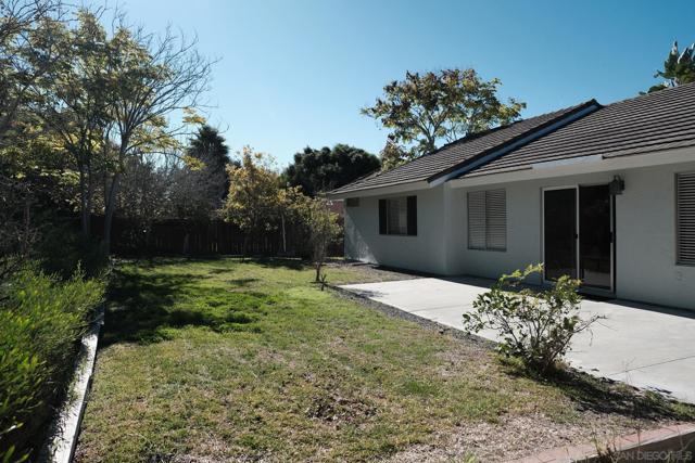 4835 Glenhaven Dr, Oceanside CA: https://media.crmls.org/mediaz/2056e960-563f-4ec0-8449-2aa22c81dd6e.jpg