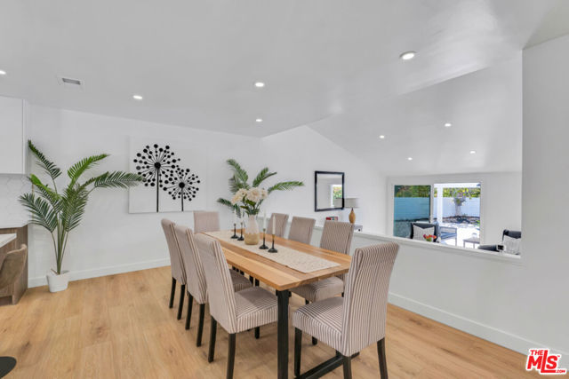 4327 Cezanne Avenue photo 8