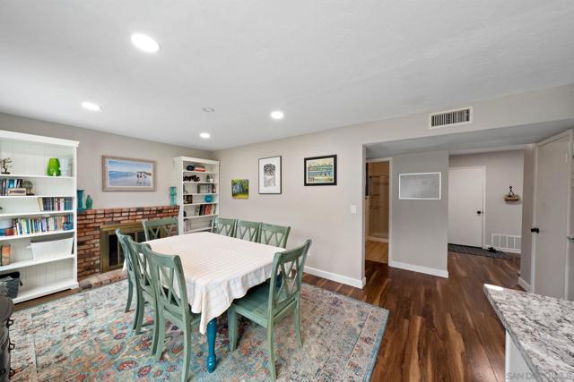 10424 Nubbin Ct, Santee CA: https://media.crmls.org/mediaz/2057e479-154c-465b-96af-8532d8f3b468.jpg