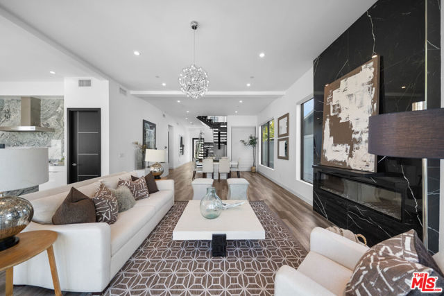 5812 Willis Avenue, Sherman Oaks CA: https://media.crmls.org/mediaz/20587d8b-765d-408c-bbc6-ca9a215895fe.jpg