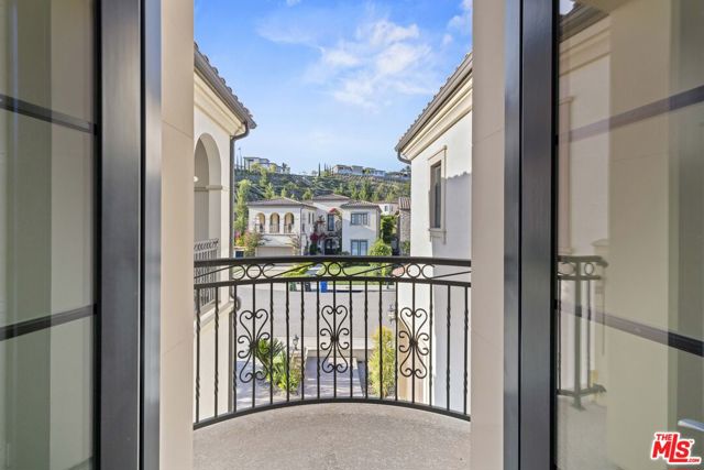 20162 W Cromwell Way, Porter Ranch CA: https://media.crmls.org/mediaz/2058a480-f6e0-43a4-90b7-f76495a26c3f.jpg
