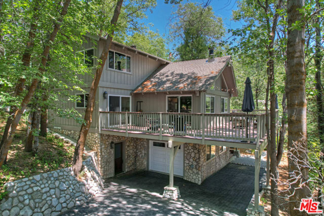 28805 North Shore Road, Lake Arrowhead CA: https://media.crmls.org/mediaz/2058aa64-b500-4bd0-a3b4-e67874c6233f.jpg