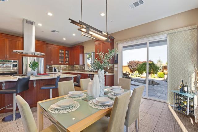 1835 Riesling Cir, Brentwood CA: https://media.crmls.org/mediaz/2058cdbe-5df4-45f8-a84f-dac517d7a1b6.jpg