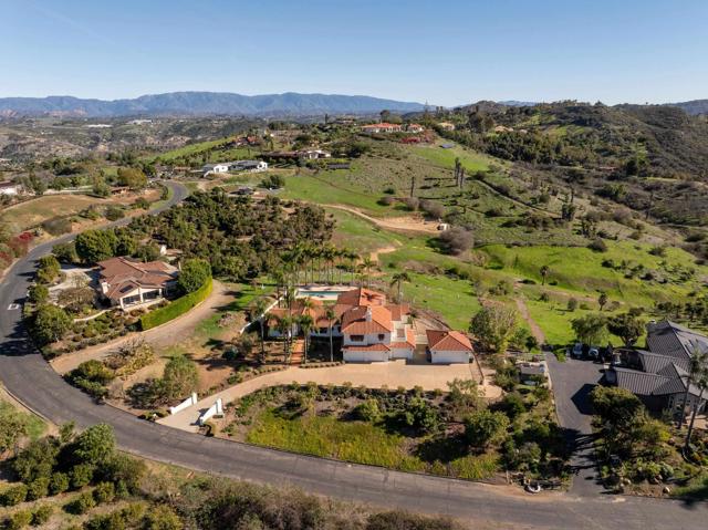 30343 Calle La Reina, Bonsall CA: https://media.crmls.org/mediaz/2059751d-f93d-48ed-98fa-56ef956445ab.jpg