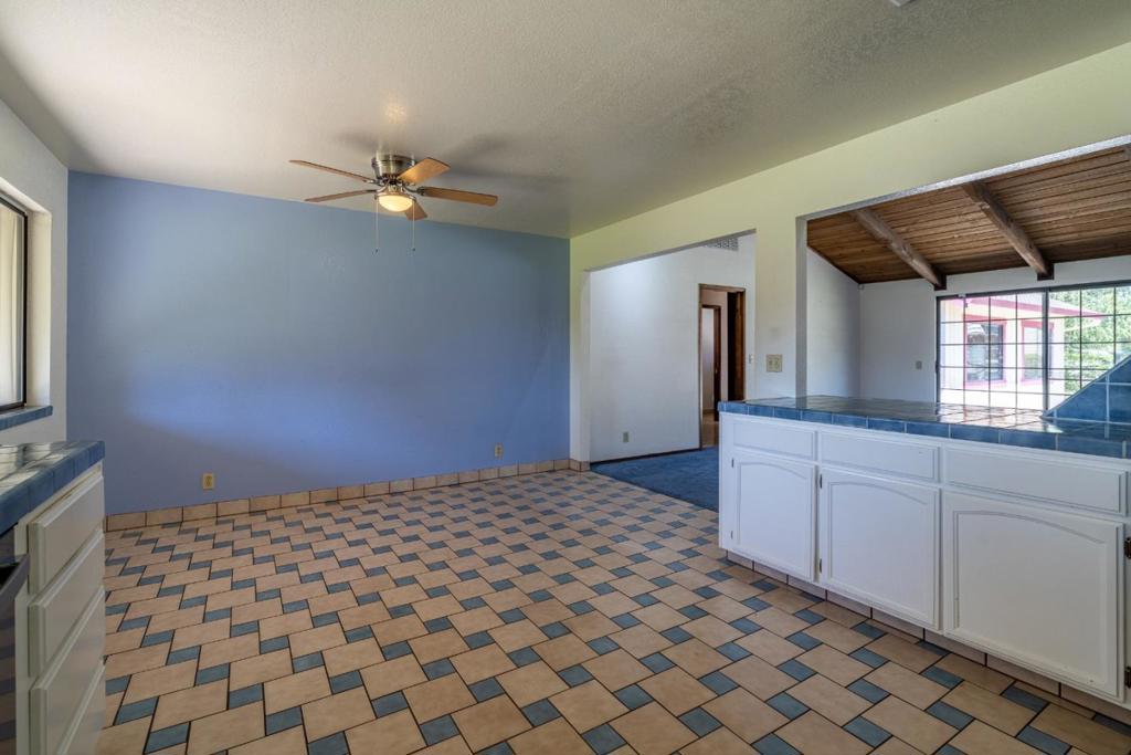 https://media.crmls.org/mediaz/2059cc99-1189-4b29-9b1c-5736e067d235.jpg?preset=X-Large