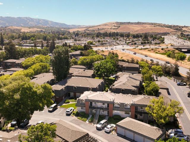 3226 Shadow Springs Place, San Jose CA: https://media.crmls.org/mediaz/2059d839-5e5e-4b09-8167-081cc670d41d.jpg