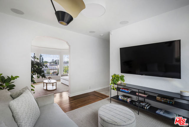 13324 Valley Vista Boulevard, Sherman Oaks CA: https://media.crmls.org/mediaz/205a2034-1129-4c40-9845-d55879c9621a.jpg