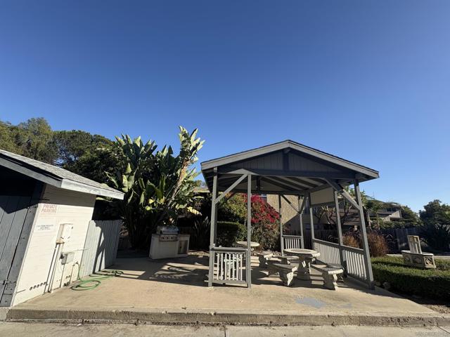 4847 Parks Ave, La Mesa CA: https://media.crmls.org/mediaz/205a42b1-15fb-4a3e-bea9-8bef0979ac12.jpg