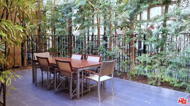 460 S Spring Street, Los Angeles CA: https://media.crmls.org/mediaz/205a701d-2d7a-4b55-a88b-4cc353a842ad.jpg