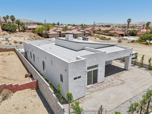 13121 Cuando Way, Desert Hot Springs CA: https://media.crmls.org/mediaz/205ab703-9adb-4aef-b25e-64dd14f4541f.jpg