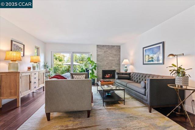 5 Doral Dr, Moraga CA: https://media.crmls.org/mediaz/205aee27-04de-4a05-ba4b-99b4a17c62fe.jpg